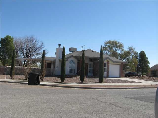 15325 Dilly Ct, Horizon City, TX 79928 - photo 1