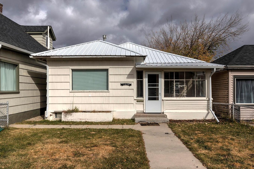 002-Exterior