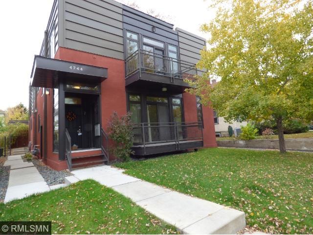 This 3-unit condo complex sits in the northwest ar