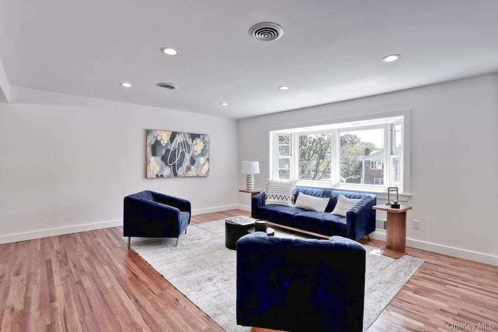 Pending $729,900 • Co-Listing Agent