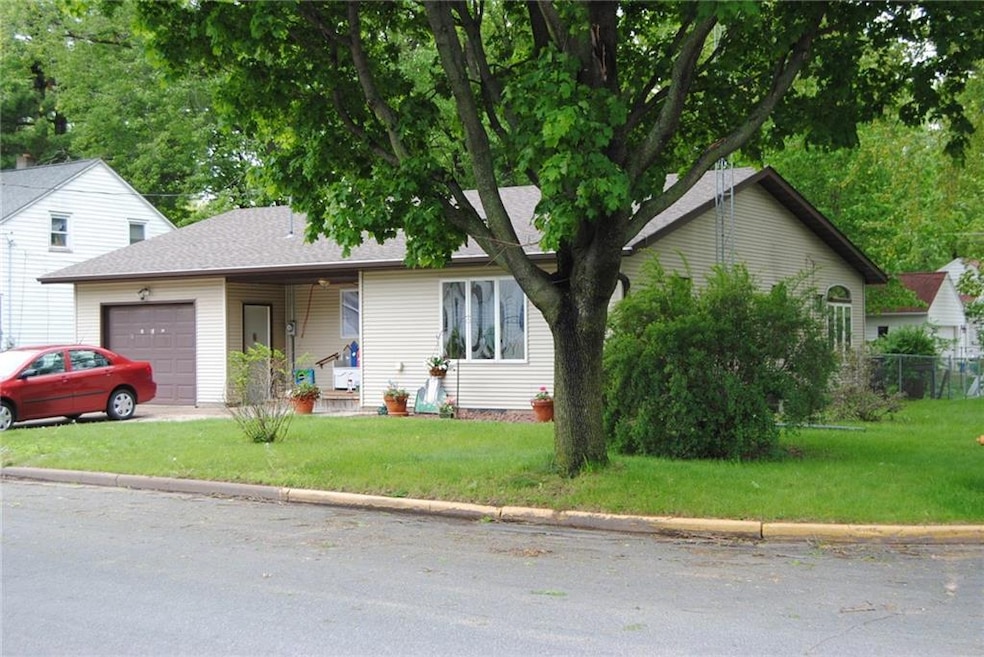 205 14th St SE, Menomonie, WI 54751 - photo 1