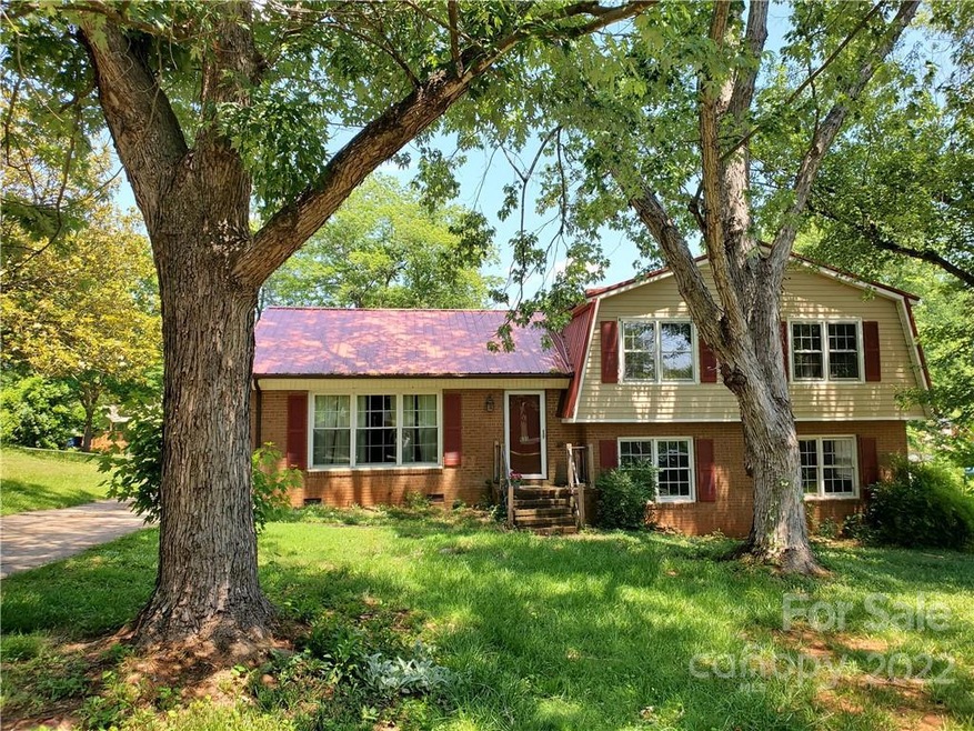 630 Colonial Dr, Statesville, NC 28625 - photo 1