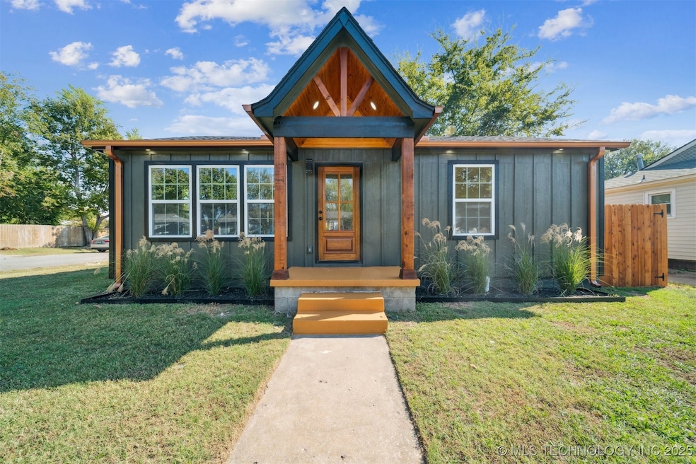 1547 N Columbia Place, Tulsa, OK 74110 - photo 1