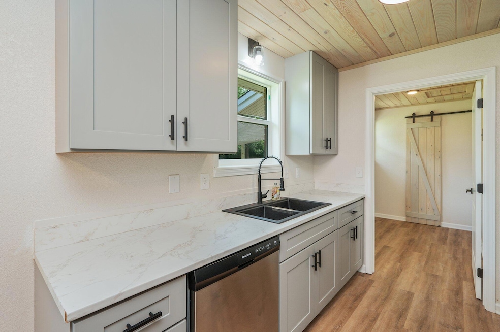 20-web-or-mls-3375-mclain-dr