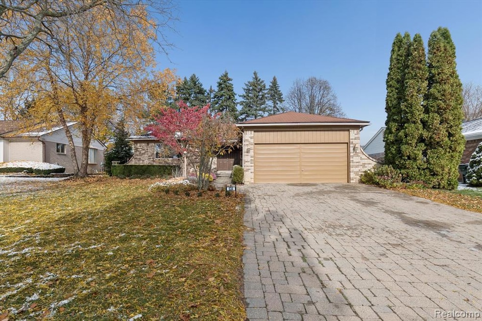 Under Contract $435,000 • Co-Listing Agent