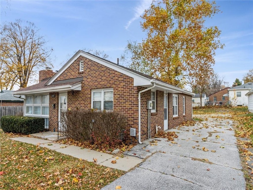 6805 University Ave, Windsor Heights, IA 50324 - photo 1