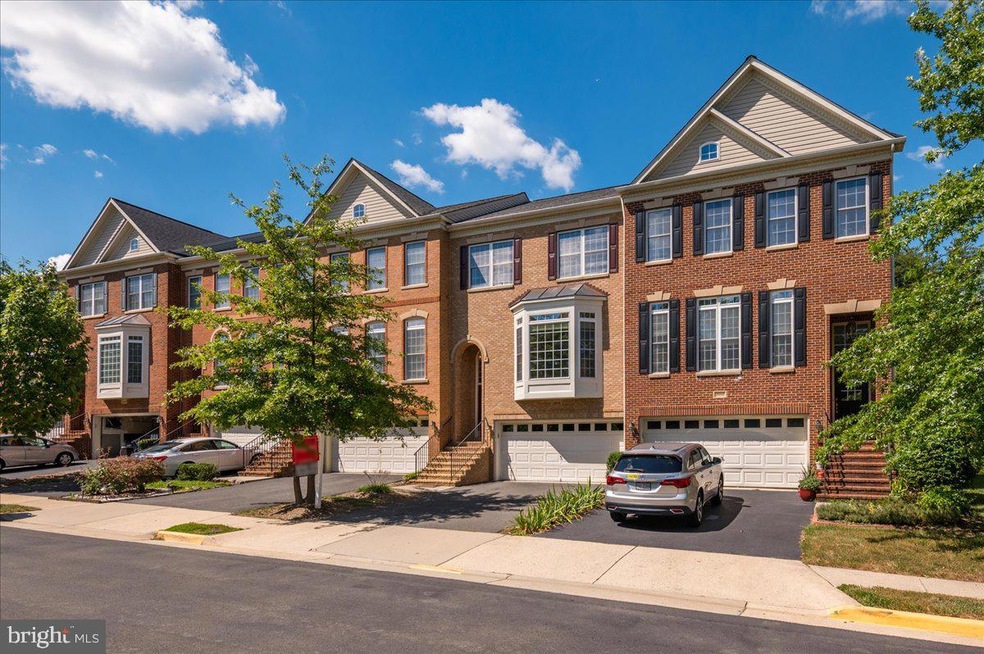 25846 Commons Square, Chantilly, VA 20152 - photo 1