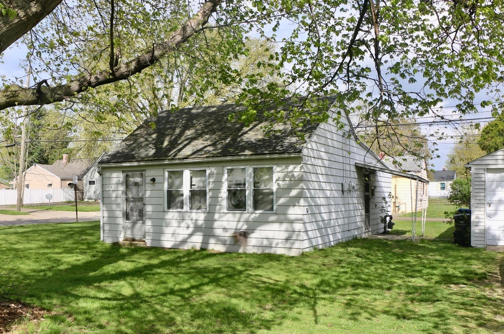 702 Pierce