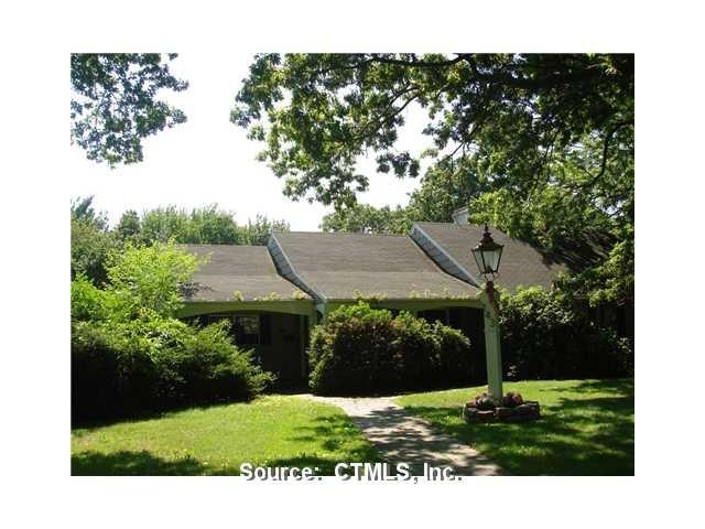 143 Eastridge Dr, Waterbury, CT 06708 - photo 1