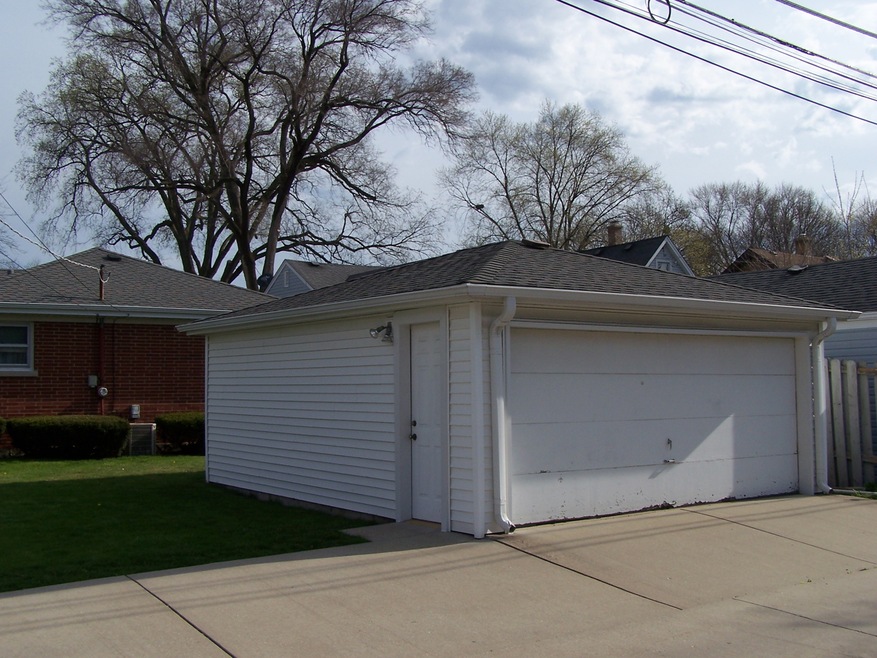 1319 E Algonquin Rd, Des Plaines, IL 60016 - photo 1