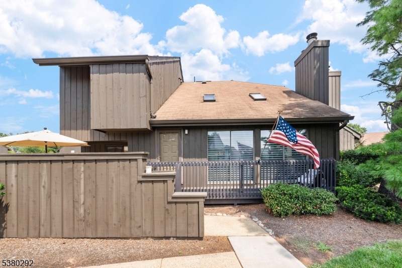 For Sale $599,900 • Co-Listing Agent