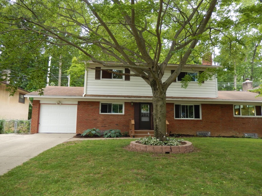 1229 Vinewood Dr, Columbus, OH 43229 - photo 1