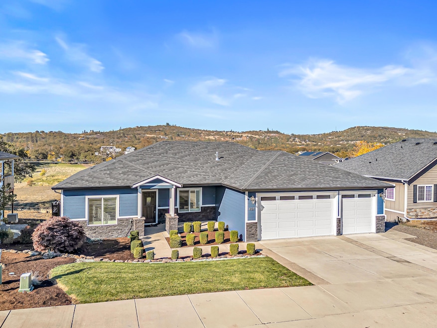 407 N Deanjou Ave, Eagle Point, OR 97524 - photo 1