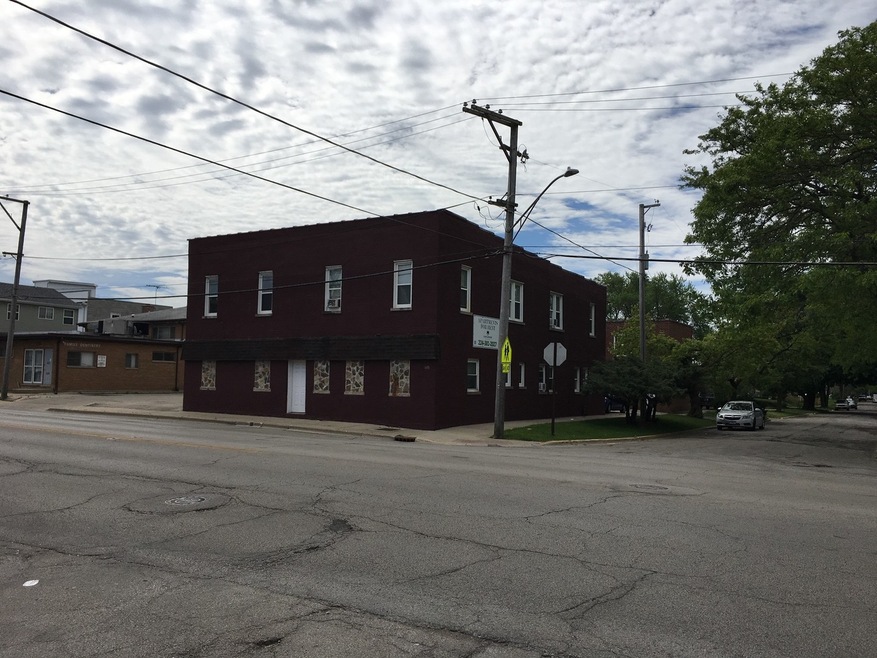 661 Yeoman St unit U4, Waukegan, IL 60085 - photo 1