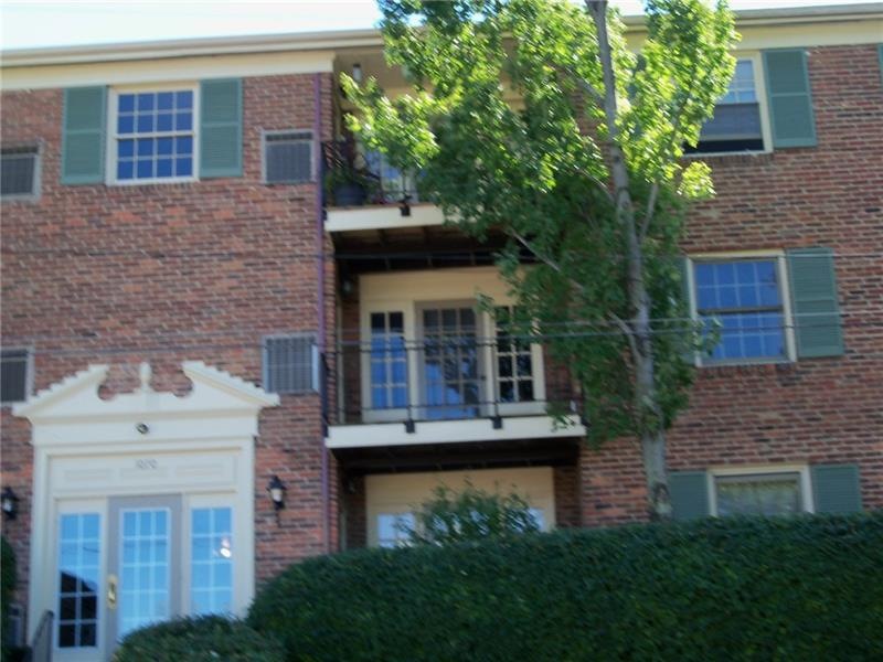 1070 Chatham Park Dr unit C, Pittsburgh, PA 15216 - photo 1