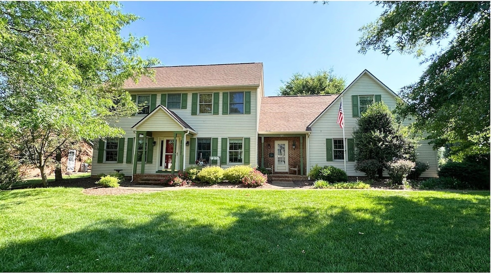 925 Oak Tree Ln, Harrisonburg, VA 22801 - photo 1