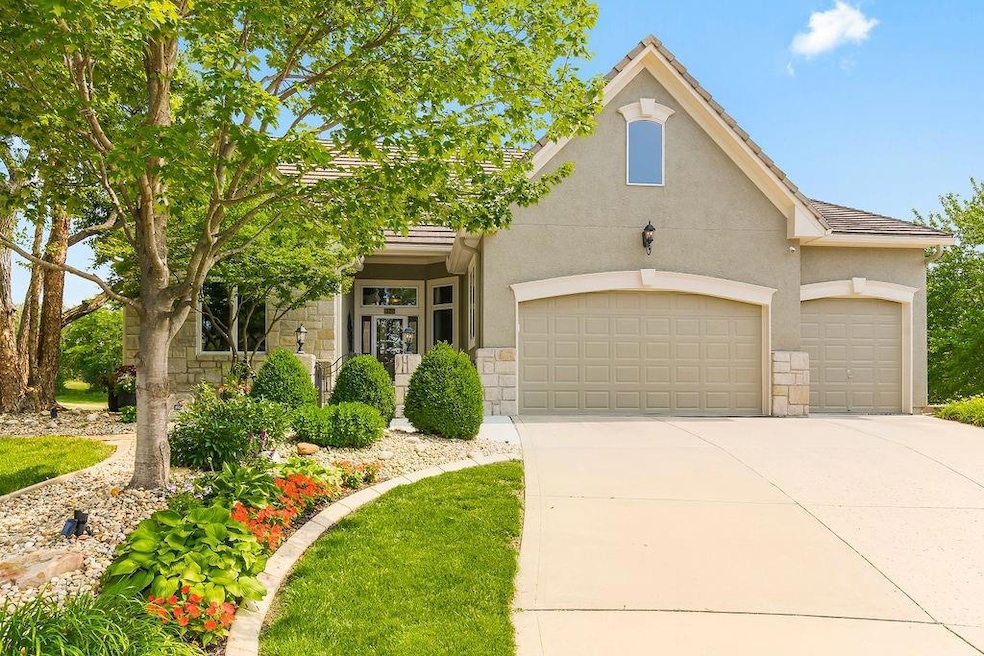 9945 Fountain Cir, Lenexa, KS 66220 - photo 1