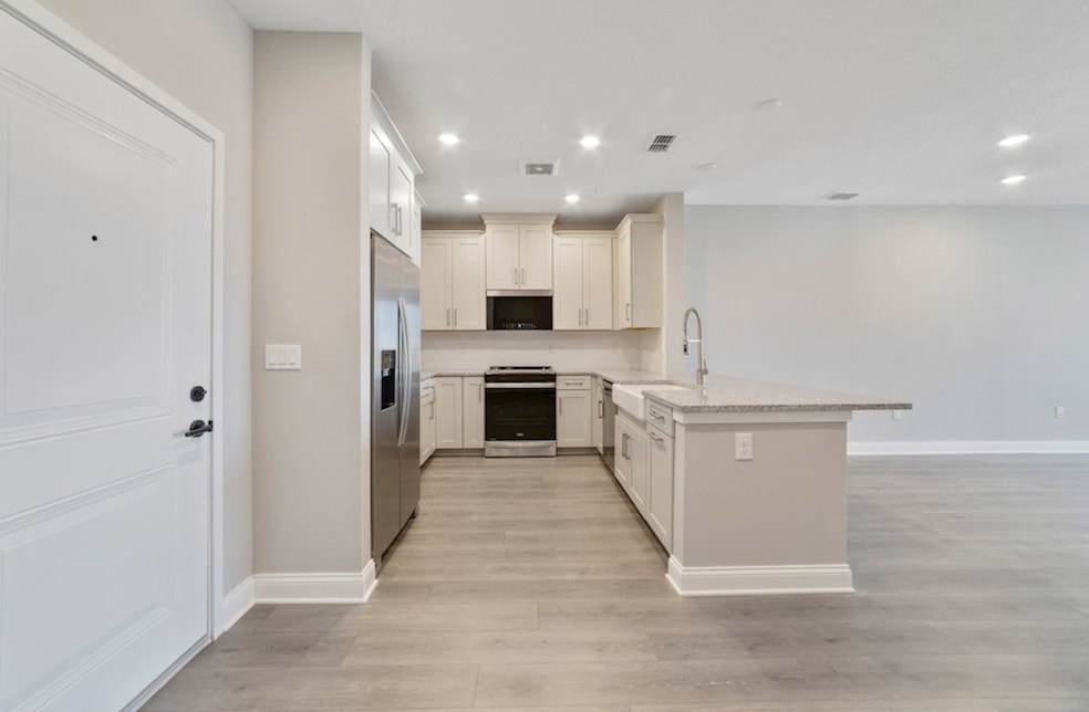 Aspen with Study Kitchen