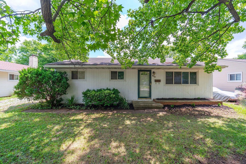 910 Byron Ave-1