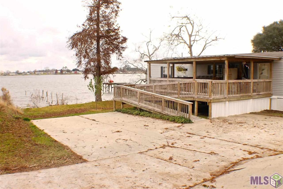 Mobile home on False River