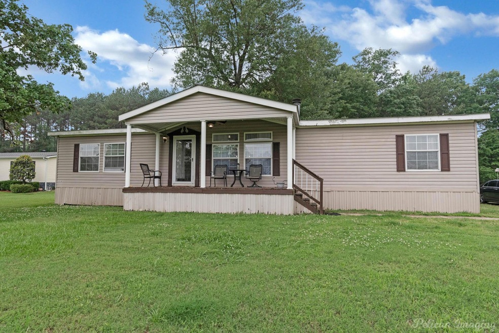 View of front facade with a front yard