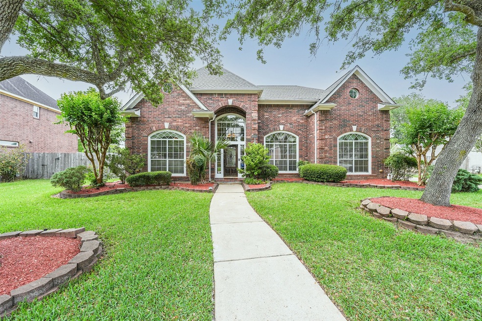 1611 Orlando St, Friendswood, TX 77546 - photo 1