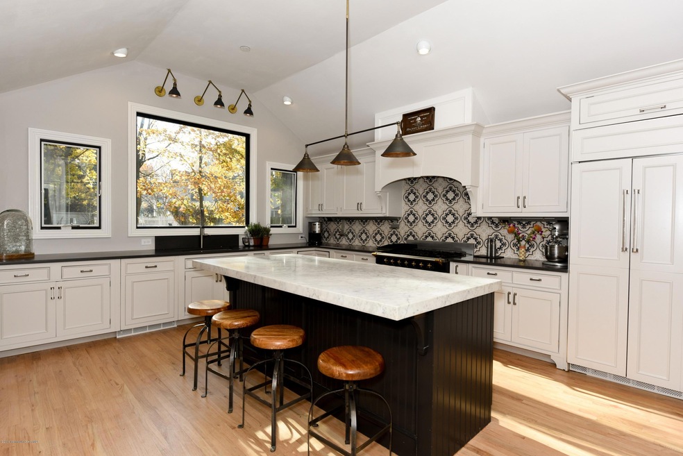 9 Robin Rd, Rumson, NJ 07760 - photo 1