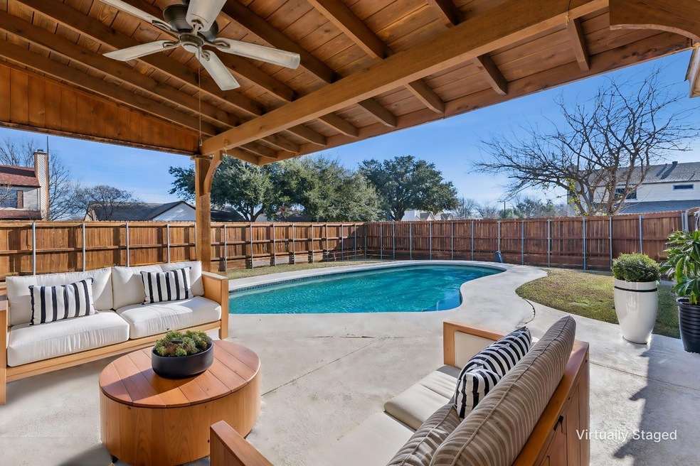What a treat to have your own pool with this amazi