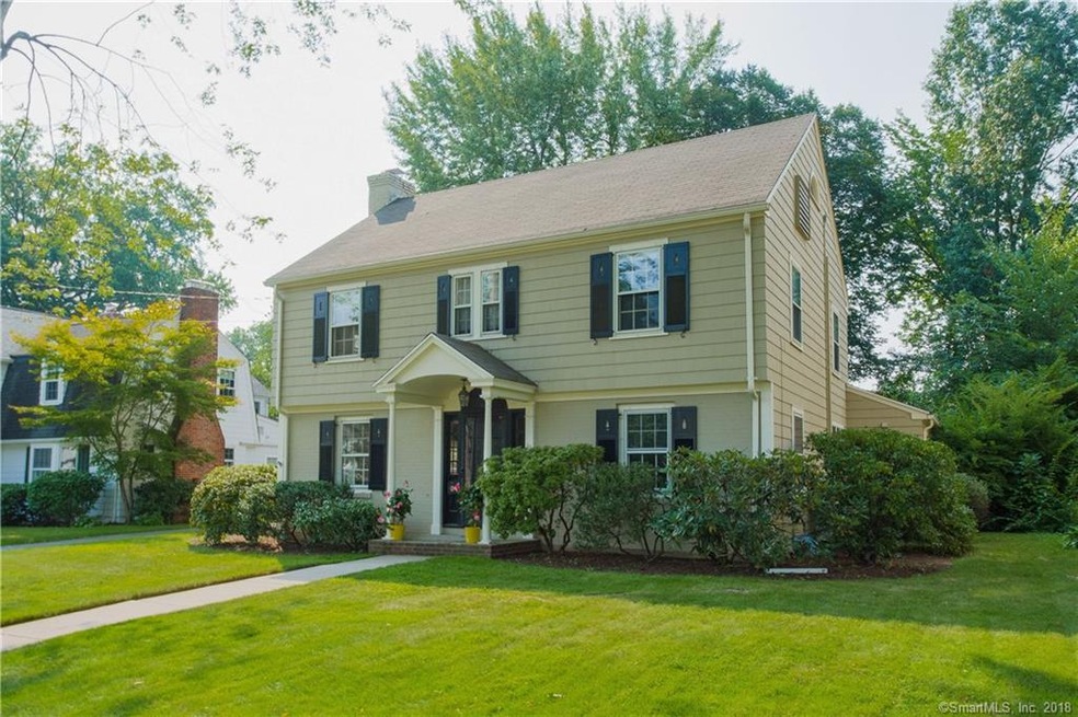 Welcome to 33 Linbrook Rd located in the heart of 