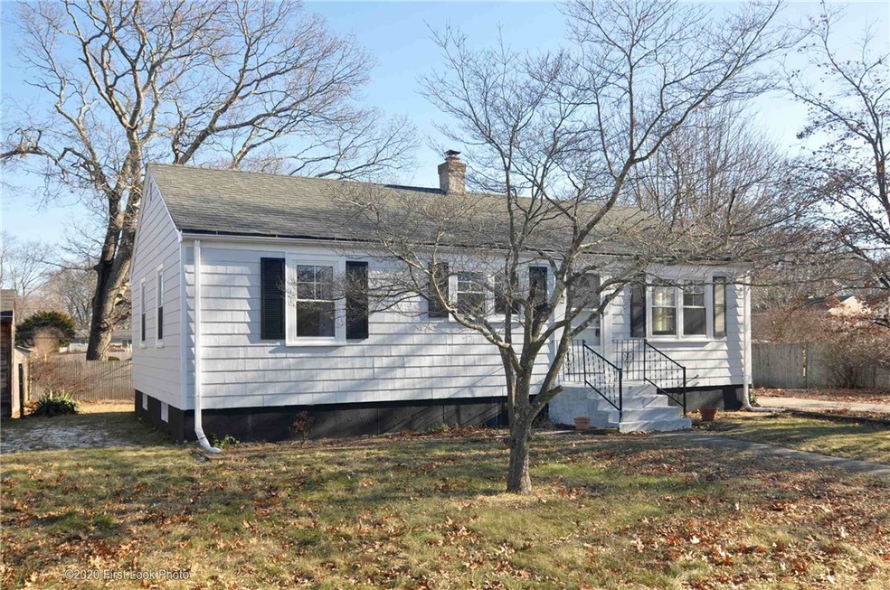 72 Hollis Ave, Warwick, RI 02889 - photo 1