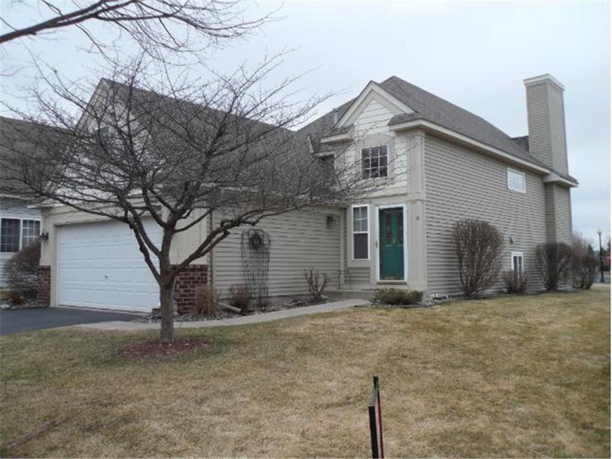 Fantastic detached town home in excellent conditio