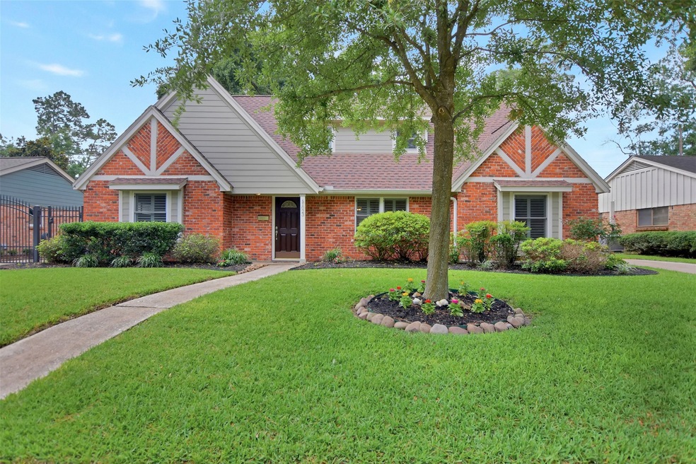 1023 Chamboard Ln, Houston, TX 77018 - photo 1