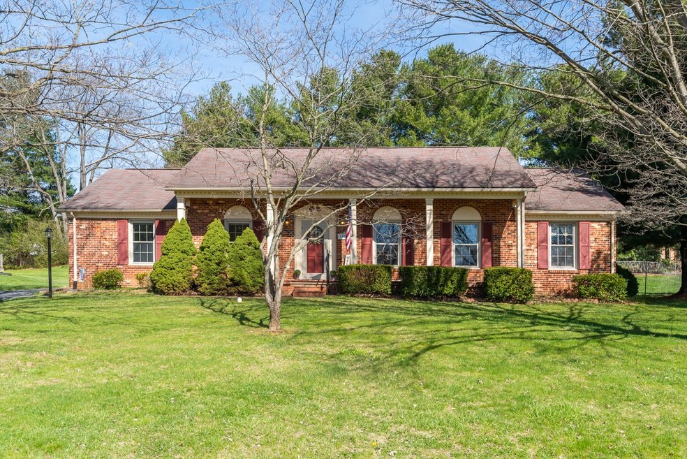 180 Cambridge Dr, Stuarts Draft, VA 24477 - photo 1