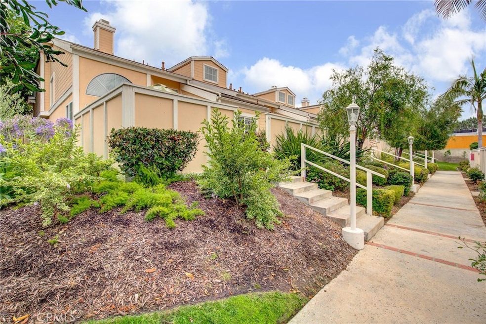 2217 Vanderbilt Ln unit 6, Redondo Beach, CA 90278 - photo 1
