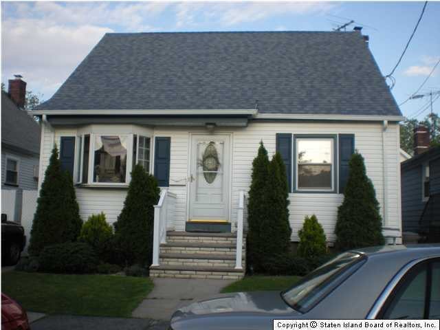 135 Dickie Ave, Staten Island, NY 10314 - photo 1