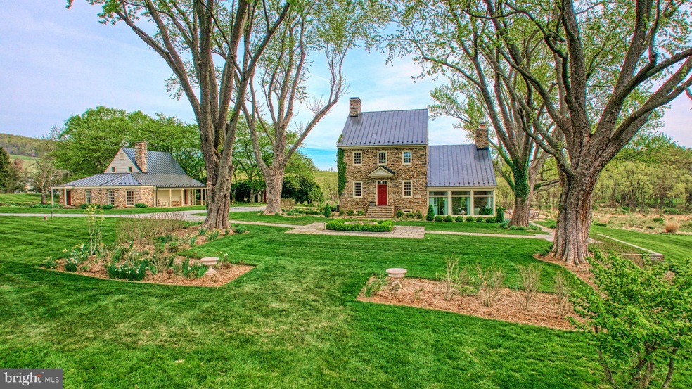 35428 Appalachian Trail Rd, Round Hill, VA 20141 - photo 1