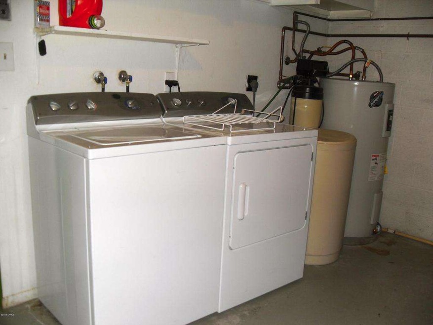 Full washer/Dryer in Garage