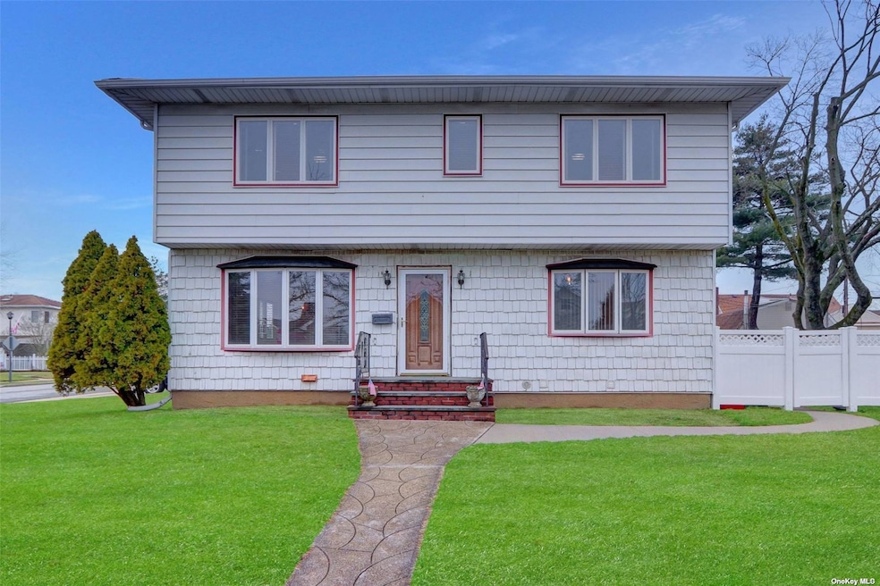 738 Eileen St, Franklin Square, NY 11010 - photo 1