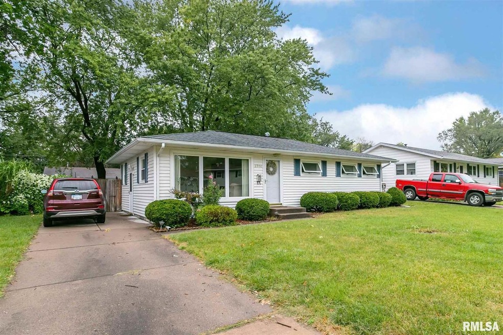 2702 Crestview Dr, Bettendorf, IA 52722 - photo 1