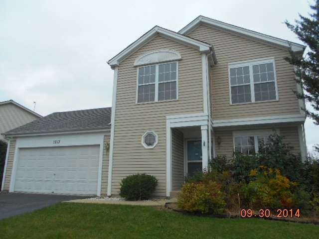 1813 Cambridge Dr, Carpentersville, IL 60110 - photo 1