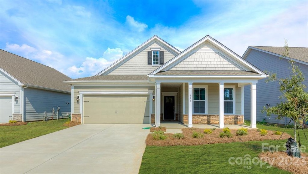 671 Fox Cove Rd, Hendersonville, NC 28792 - photo 1