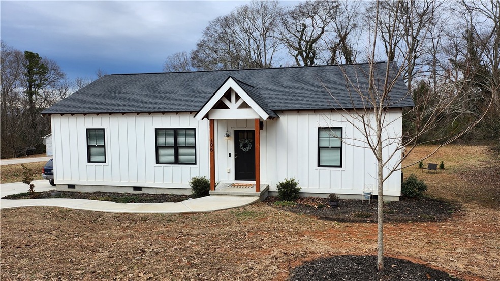 106 W Wesley St, Walhalla, SC 29691 - photo 1