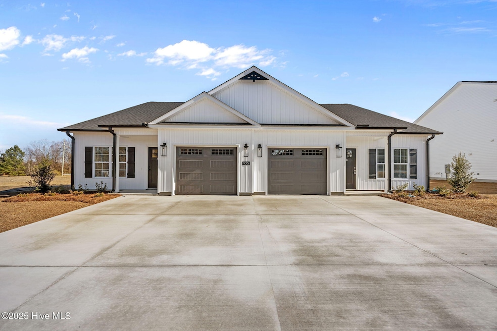 105 Lady O Dr unit B, Greenville, NC 27834 - photo 1