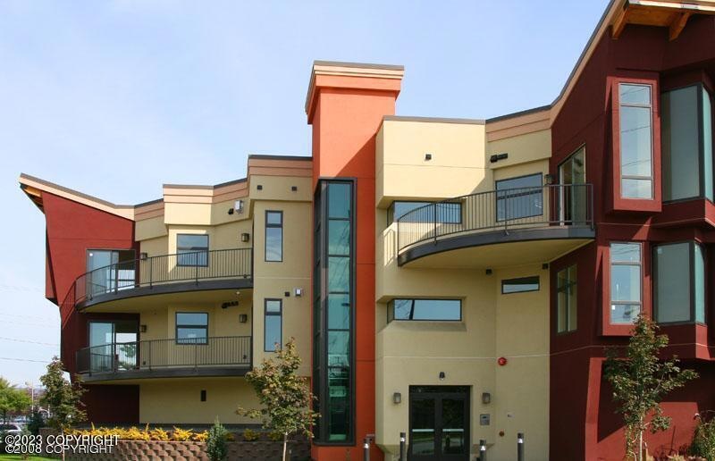 1001 E St 6