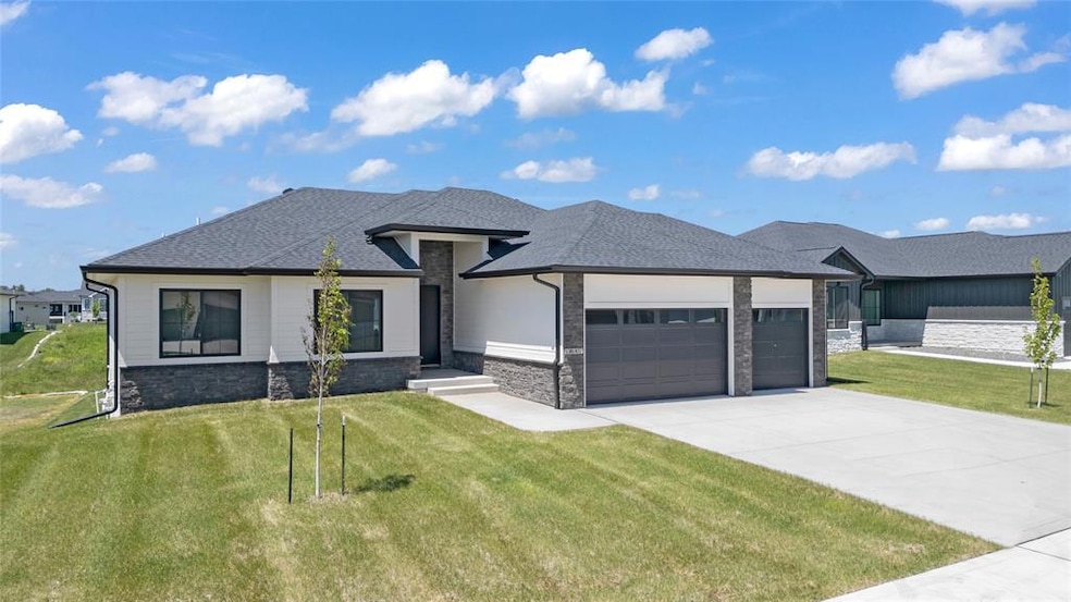 18007 Hammontree Cir, Clive, IA 50325 - photo 1