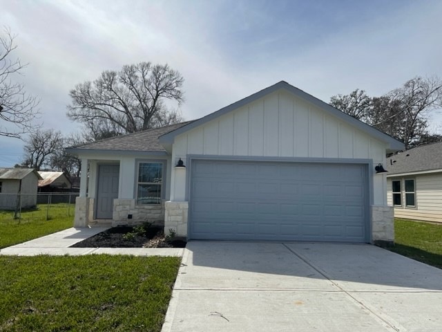 105 W Travis St, Brazoria, TX 77422 - photo 1