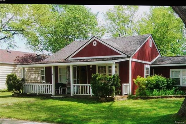 LARGE COVERED FRONT PORCH