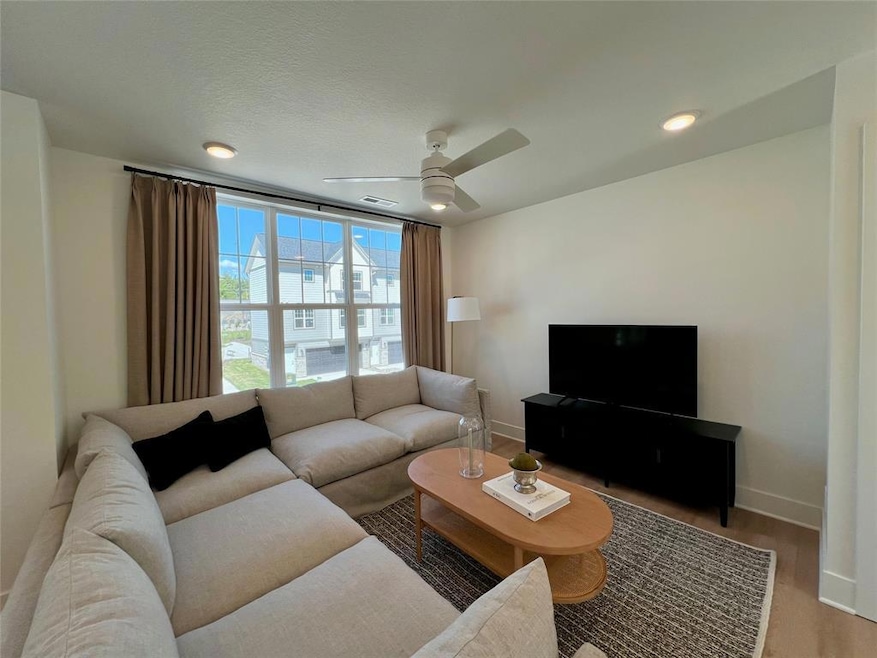 4472 154th St, Urbandale, IA 50323 - photo 1