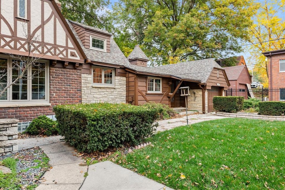 615 Shawnee Ave, Des Moines, IA 50313 - photo 1