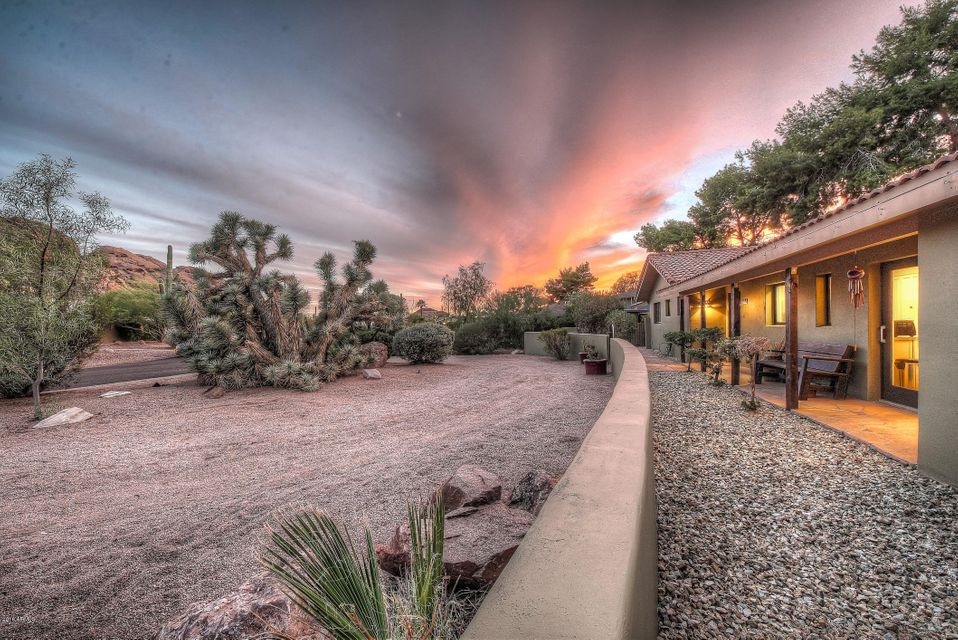 104-Twilight_PorchView_2